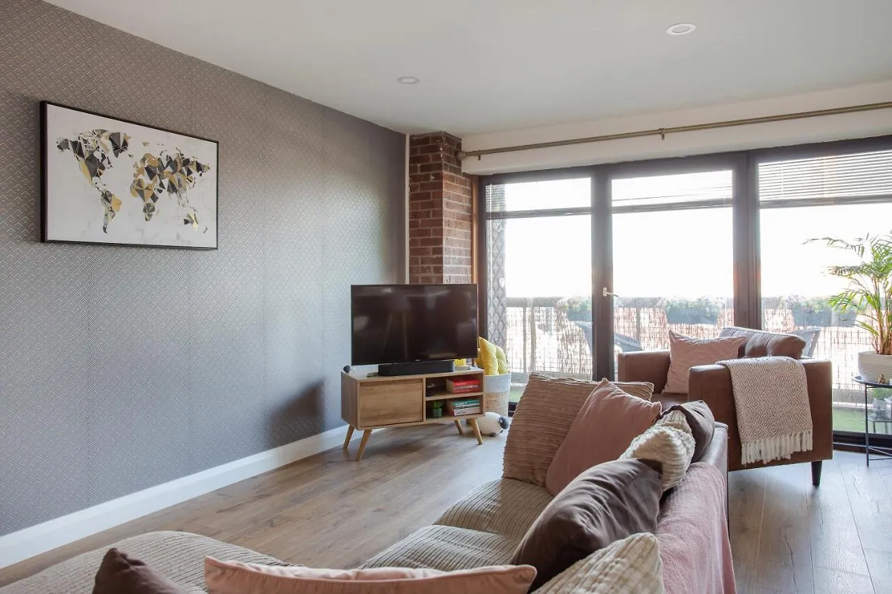 New Lisburn Road Apartment - Free Parking Belfast