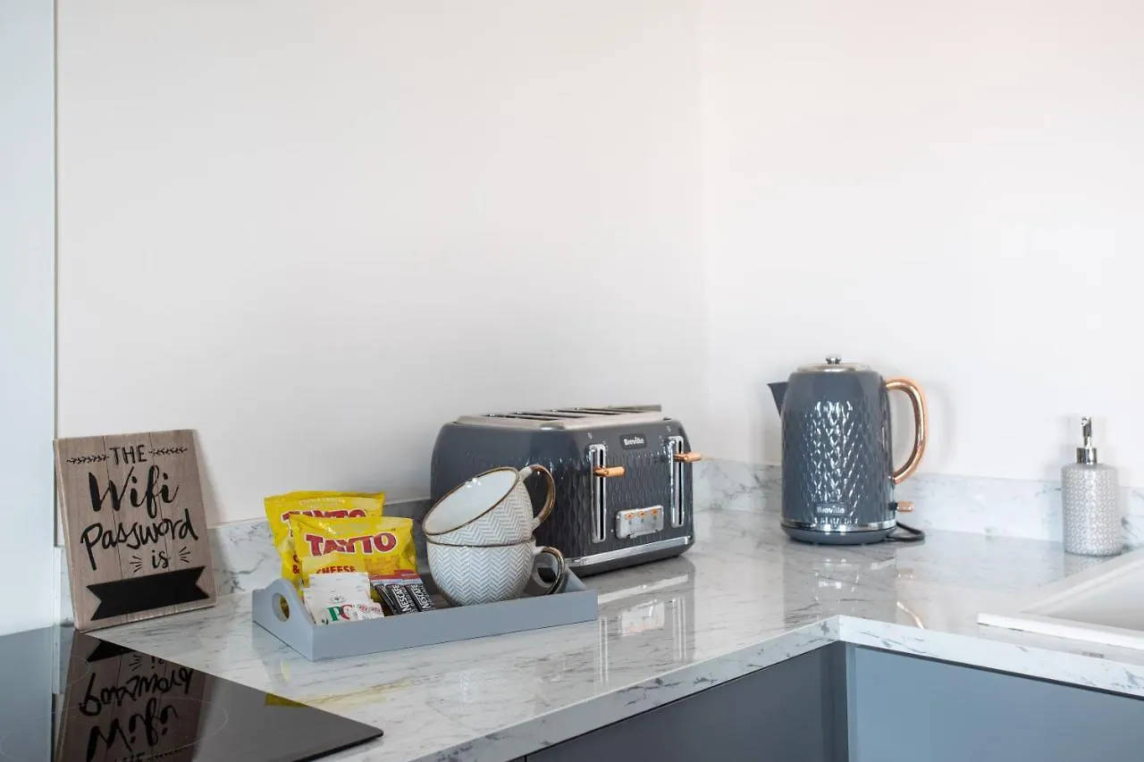 New Lisburn Road Apartment - Free Parking Belfast